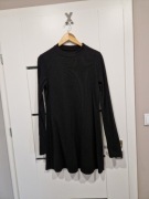 Mała Czarna prążkowana sukienka 38 M z długim rękawem i otworem na kciuk