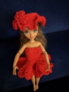 Ręcznie robiona sukienka i kapelusz na szydełku  lalka Barbie Dream Besties