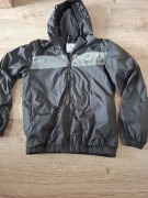 Czarna przejściowa kurtka