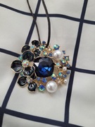 Broszka i wisiorek  2w1 granat i biel 