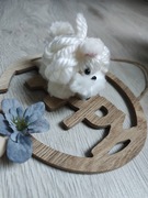 Maskotka piesek z włóczki – rękodzieło, miękka ozdoba handmade