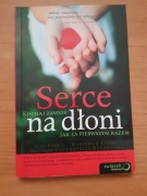 Serce na dłoni Jett Psaris