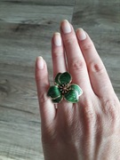 Duży zielony pierścionek kwiat imitacja kamieni sztuczna biżuteria nowy