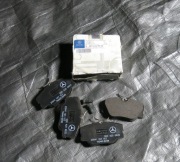 MERCEDES-BENZ W124 S124 C124 E124 E-klasa Klocki hamulcowe przod orygialne 