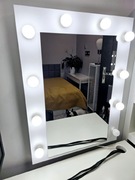 Lustro do makijazu z oświetleniem