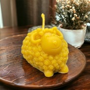 Świeca z wosku pszczelego baranek Wielkanoc