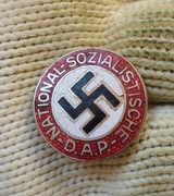 ODZNAKA  N.S.D.A.P  .ORYGINAŁ  