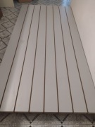 Płyta MDF 2400X1200X20mm z wkładkami aluminiowymi.