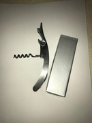 Nóż z otwieraczem i korkociągiem