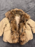 kurtka puchowa z obszernym,naturalnym futrem  lisa przy kołnierzu.Rozmiar S