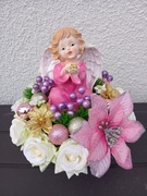 Stroik świąteczny z dużym aniołkiem na grób dziecka różowy na cmentarz 