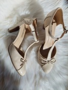 Sandały obcas 38 Clara Barson CCC ecru lakierkowe buty na ślub