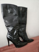 Kozaki ze skóry lakierowanej Prada rozm 40 