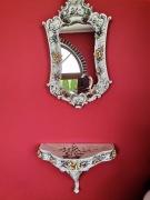 Piękne zdobione lustro z półeczką