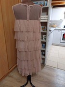 Sukienka w falbany na każdą okazje 