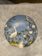 Talerz z motywem ptaka ozdobny niebieski