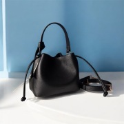 Nowa czarna torebka worek kuferek listonoszka