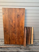 Stół z drewna egzotycznego