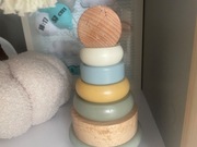 Drewniana piramidka – sorter kółek | zabawka edukacyjna dla dziecka