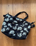 Torba do wózka lub na podręczne rzeczy w podróży z dzieckiem.