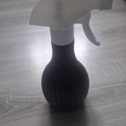 Konewka KADAX "Basma", plastikowa butelk z rozpylaczem, 600 ml, antracytowa