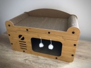 drapak sofa dla kota z zabawkami