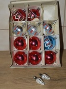 Bombki 11 szt w pudełku -W kropki ,paski + 2 szyszki 