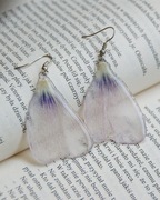 Kolczyki płatki magnolia żywica 