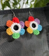 Kolczyki na szydełku tęczowe kwiatki