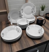 Czarno-Biały Zestaw Porcelanowy 24 el. Talerze Zdobione Kwiaty