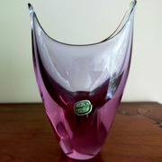 Mały wazonik ze szkła różowego 