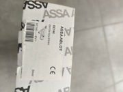 samozamykacz Assa Abloy DC140 srebrny, do drzwi zewnętrznych i wewnętrznych