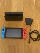 Konsola Nintendo Switch + baza do ładowania i zasilacz