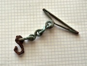 Zawieszenie starej szabli lub kordzika