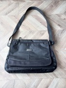 Torba na laptopa na ramię czarna New Berry dużo przegródek zapinana zamek