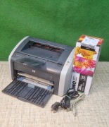 Drukarka laserowa HP 1010 -  nowy toner i komplet kabli