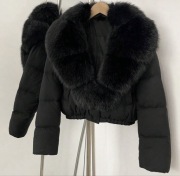 Kurtkowa puchowa z naturalnych futrem
