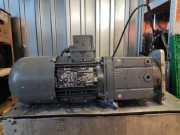 Motoreduktor Lenze 0.55kW 72 obr/min hamulec – sprawny (wał do obróbki)