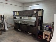 Prasa półkowa hydrauliczna na gorąco