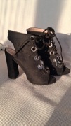 Czarne welurowe buty na obcasie 36