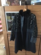 Modny płaszcz firmy Simple z futerkiem, rozm.38