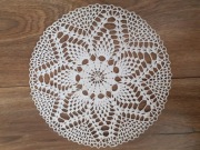 SERWETKA WYKONANA  NA SZYDEŁKU śr. 22 cm  (4)