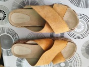 Klapki na koturnie Reserved 39