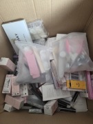 Box kosmetyków do paznokci, stylizacja paznokci, tipsy lakiery naklejki 