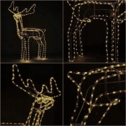 Duży renifer z ruchomą gotowa 