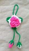 Różyczki wykonane na szydełku, brelok, zawieszka 
