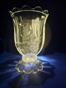 Wazon uranowy-manganowy bez uszkodzeń.