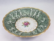 Porcelanowy talerz reliefowy putta Schierholz Handmalerei