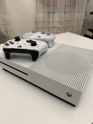 Xbox One S 500Gb + 2 pady
