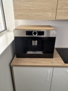 Inteligentny Ekspres do kawy Bosch seria 8  Do zabudowy
